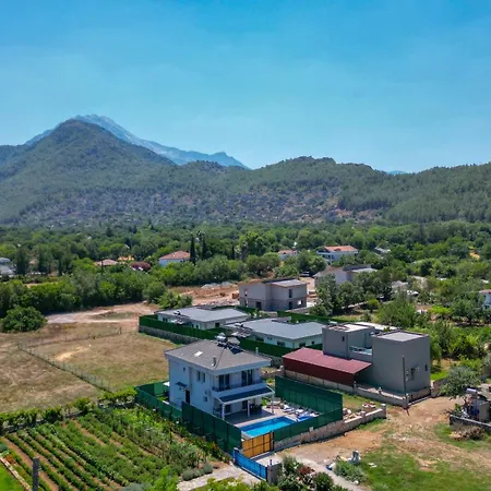 Esmeralda, Jakuzili Cocuk Havuzlu Lueks * Fethiye