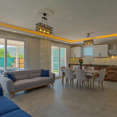 Villa Esmeralda, Jakuzili Cocuk Havuzlu Lueks *