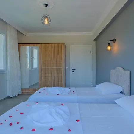 Villa Esmeralda, Jakuzili Cocuk Havuzlu Lueks