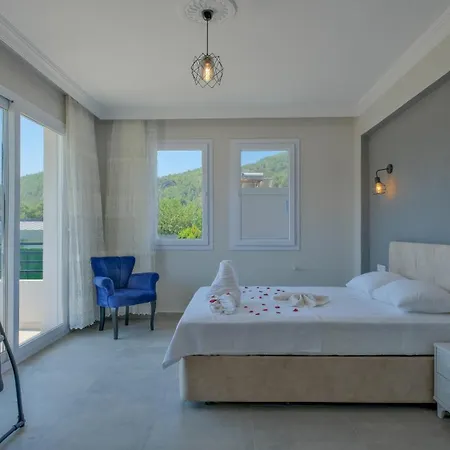 Villa Esmeralda, Jakuzili Cocuk Havuzlu Lueks *