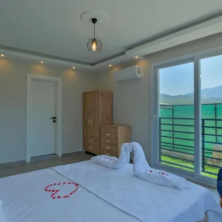 Villa Esmeralda, Jakuzili Cocuk Havuzlu Lueks