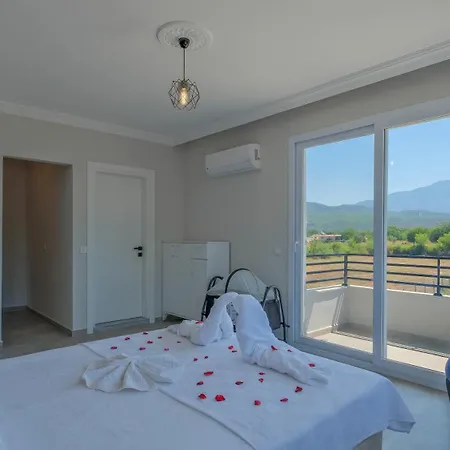 Esmeralda, Jakuzili Cocuk Havuzlu Lueks Fethiye