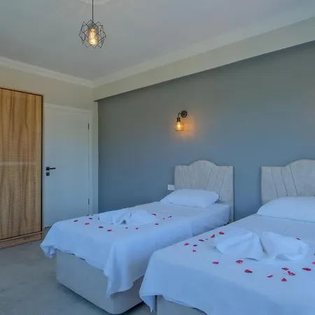 Villa Esmeralda, Jakuzili Cocuk Havuzlu Lueks *
