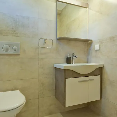 Esmeralda, Jakuzili Cocuk Havuzlu Lueks Villa *