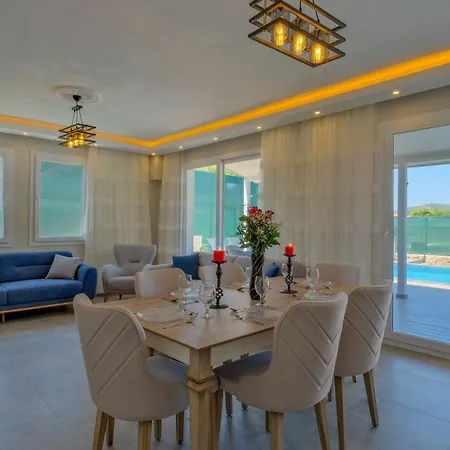 Villa Esmeralda, Jakuzili Cocuk Havuzlu Lueks
