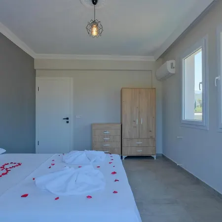 Villa Esmeralda, Jakuzili Cocuk Havuzlu Lueks *