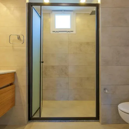 Villa Esmeralda, Jakuzili Cocuk Havuzlu Lueks *