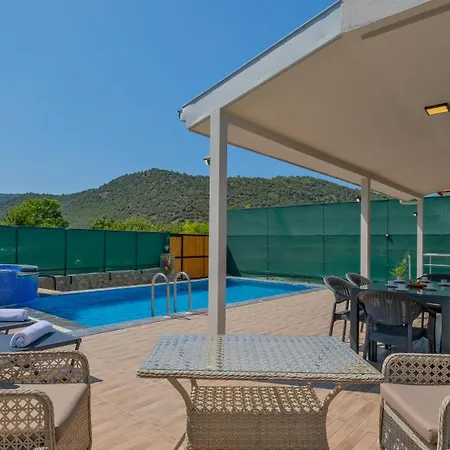Villa Esmeralda, Jakuzili Cocuk Havuzlu Lueks Fethiye