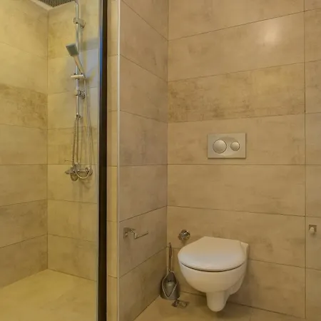 Villa Esmeralda, Jakuzili çocuk Havuzlu Lüks